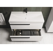 Weißer Waschtisch mit offenem Schubfach im Badezimmer