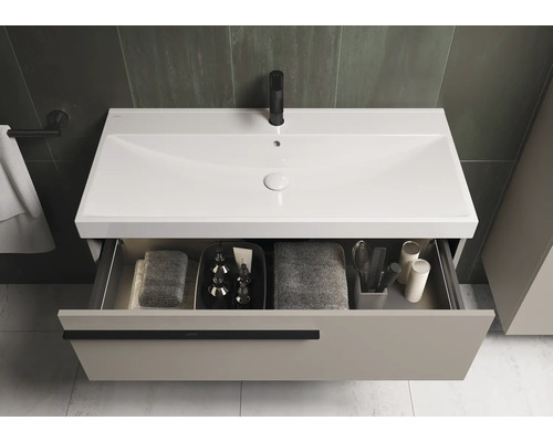 Waschtischunterschrank mit offenem Schubfach im Badezimmer