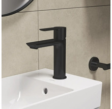 Schwarzer Waschtischmischer auf einem weißen Waschbecken