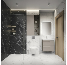 Modernes Badezimmer mit Dusche, Toilette, Waschbeckenunterschrank und Spiegel