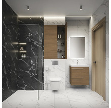 Modernes Badezimmer mit Dusche, Waschtisch, Spiegelschrank und Toilette.