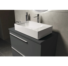 Badezimmer mit Waschbecken, Armatur und Unterschrank