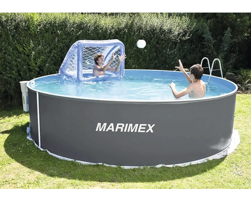 Marimex Pool mit spielenden Kindern und Wasserballtor im Garten