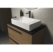 Modernes Badezimmer mit Aufsatzwaschbecken, Waschbeckenunterschrank, Armatur und Seifenspender