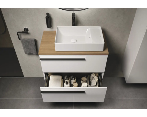 Badezimmer mit Waschtisch, Schubladen und Aufsatzwaschbecken