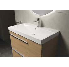 Waschtischunterschrank mit Becken und Armatur im Badezimmer