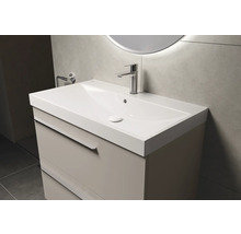 Waschtischunterschrank mit Waschbecken und Armatur im Badezimmer