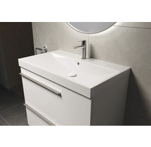 Waschbeckenunterschrank mit Waschbecken und Armatur im Badezimmer