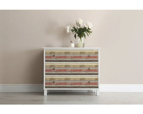 Kommode mit drei Schubladen im Holzdesign