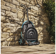 Gardena Spindelmäher vor Steinwand