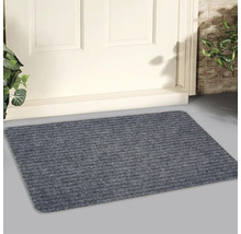 Graue Fußmatte vor einer Tür