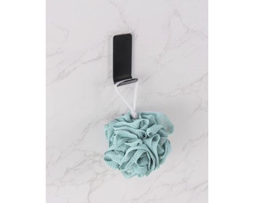 Badezubehör: Badeschwamm an schwarzem Haken