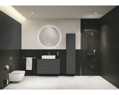 Modernes Badezimmer mit Waschtisch, Spiegelschrank, Toilette und Dusche