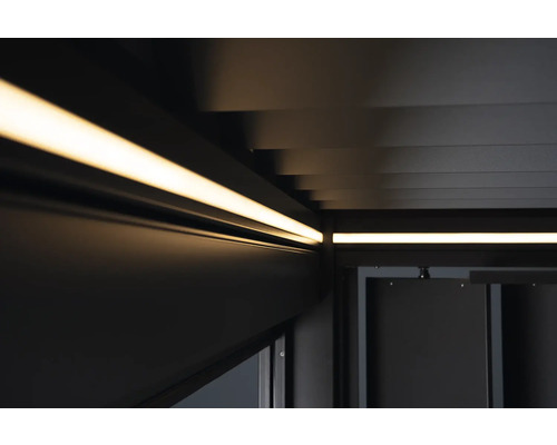 Detailaufnahme einer Pergola mit integrierter Beleuchtung