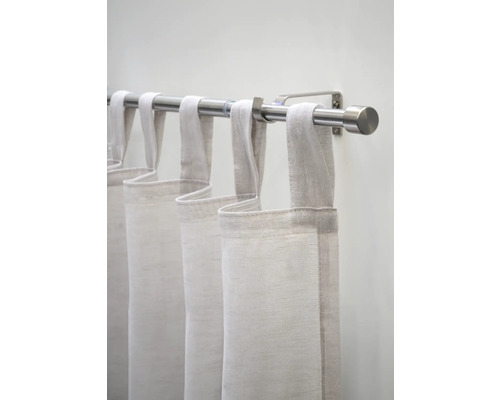 Vorhang mit Schlaufenaufhängung an einer Gardinenstange