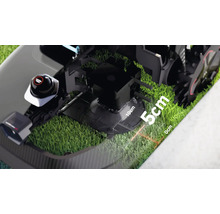 Detailansicht eines Mähroboters mit einer Schnittlänge von 5 bis 10 cm