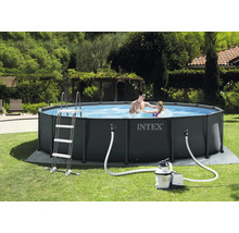 Intex Pool mit Leiter und Filteranlage im Garten