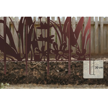 Dekorative Beetumrandung mit Blumenmuster und Tiefenangabe der Erdverankerung.