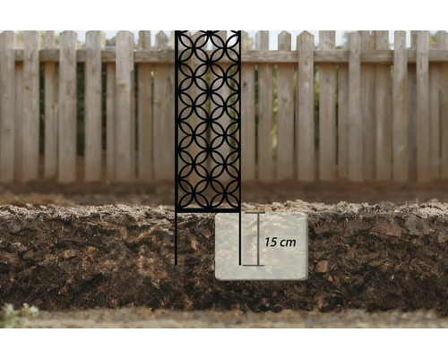 Dekorative Rankhilfe mit Installationshinweis im Garten