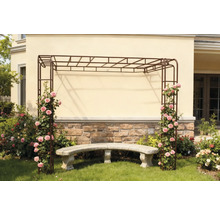 Garten mit Rosenbogen, Kletterrosen und Steinbank