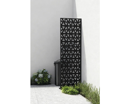 Mülltonnenbox mit dreieckigem Muster im Außenbereich
