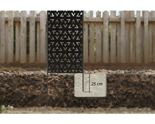 Dekorative Sichtschutzwand mit geometrischem Muster, Montage im Erdreich dargestellt.