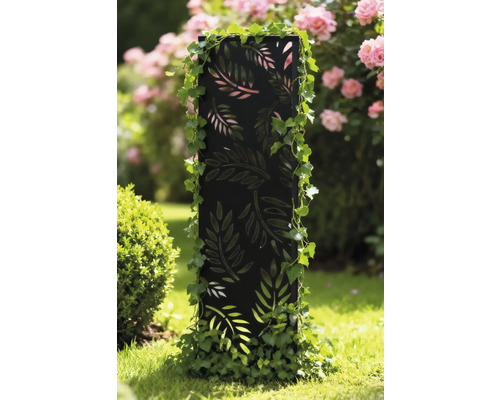 Dekorative Gartensäule aus Metall mit Blattmuster und Efeu
