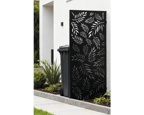 Mülltonnenbox mit Blätterdesign neben einer Mülltonne