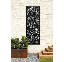 Dekorative Sichtschutzwand mit Blätterdesign an einer Wand befestigt.
