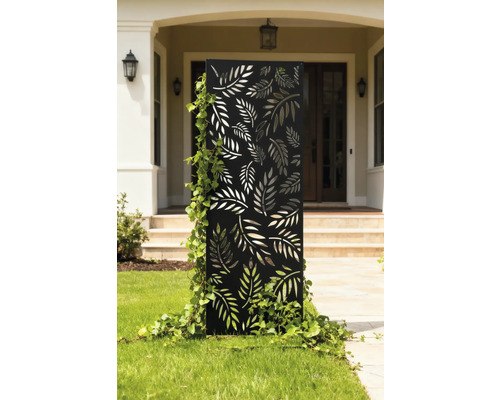 Dekorative Garten Sichtschutzwand mit Blattmuster und Kletterpflanzen