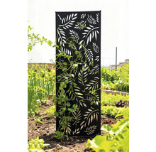 Schwarzer Sichtschutz mit Blättermuster im Garten