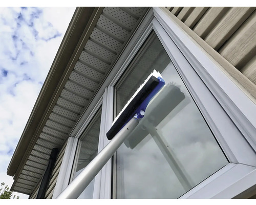 Fensterreinigung mit Fensterwischer