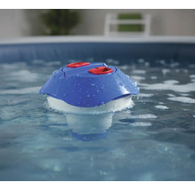 Dosierschwimmer im Pool zur Wasserpflege