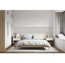 Schlafzimmer mit Doppelbett, Nachttischen und Kleiderschrank