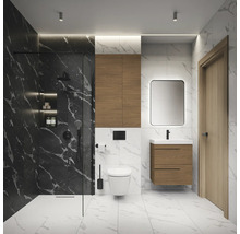 Modernes Badezimmer mit Dusche, Waschtisch, Spiegel und Toilette.