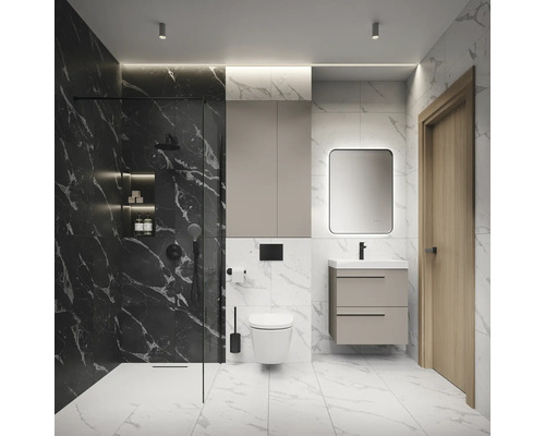 Modernes Badezimmer mit Marmorfliesen, Dusche, Toilette, Waschtisch und Spiegel