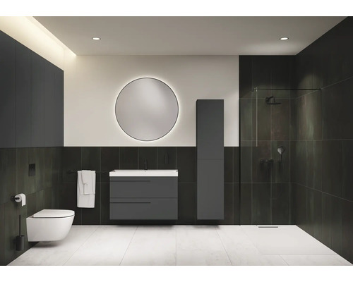 Modernes Badezimmer mit Wand-WC, Waschtischunterschrank, Spiegelschrank, runden Spiegel und Dusche