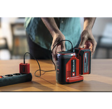 Einhell Power X-Change Akku Ladestation mit Netzteil und Akku im Einsatz