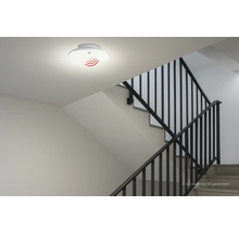 Deckenleuchte mit Bewegungsmelder in einem Treppenhaus