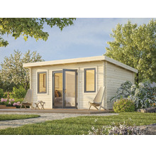 Gartenhaus aus Holz mit Fenstern und Doppeltür im Garten