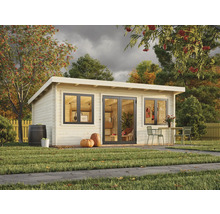 Garten Szene mit Holzgartenhaus, Fass, Kürbissen, Gartenmöbeln und Rasen