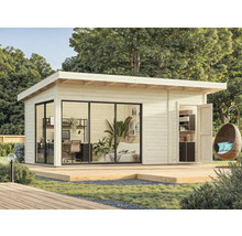 Gartenhaus mit Büro, Lagerraum und Hängekorb auf einer Holzterrasse im Garten.