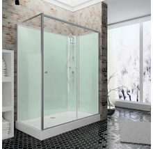 Geräumige Duschkabine mit Handbrause und verfliestem Hintergrund in einem hellen Badezimmer.