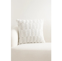 Dekokissen mit Muster auf einem Sofa