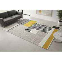 Teppich mit geometrischem Muster in einem Wohnzimmer