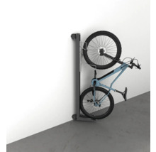 Fahrradlift mit zwei Fahrrädern an einer Wand montiert