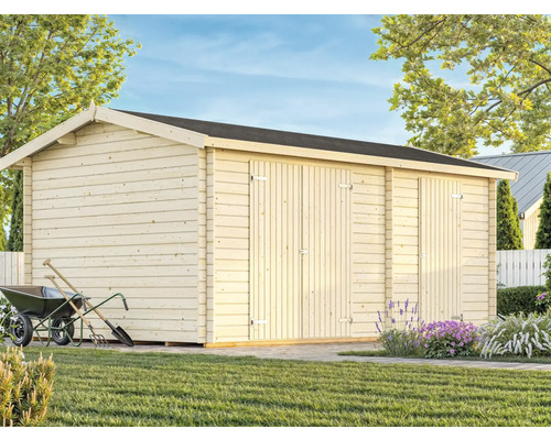 Großes Holzgartenhaus mit drei Türen und Gartengeräten im Vorgarten