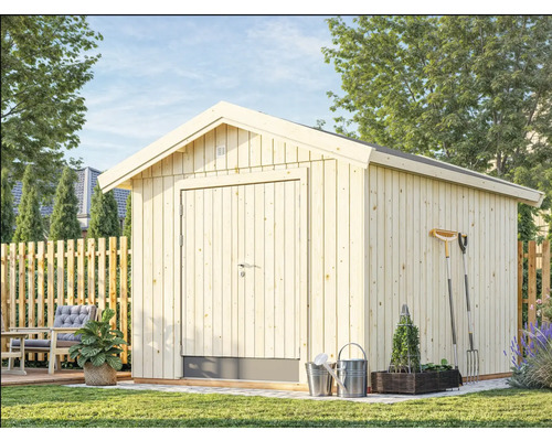 Holzgartenhaus mit Tür und Gartengeräten im Außenbereich