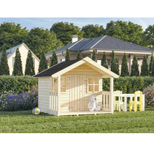 Spielhaus aus Holz im Garten mit Tisch und Stühlen