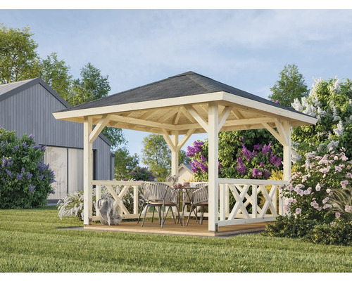 Holzpavillon mit Tisch und Stühlen im Garten
